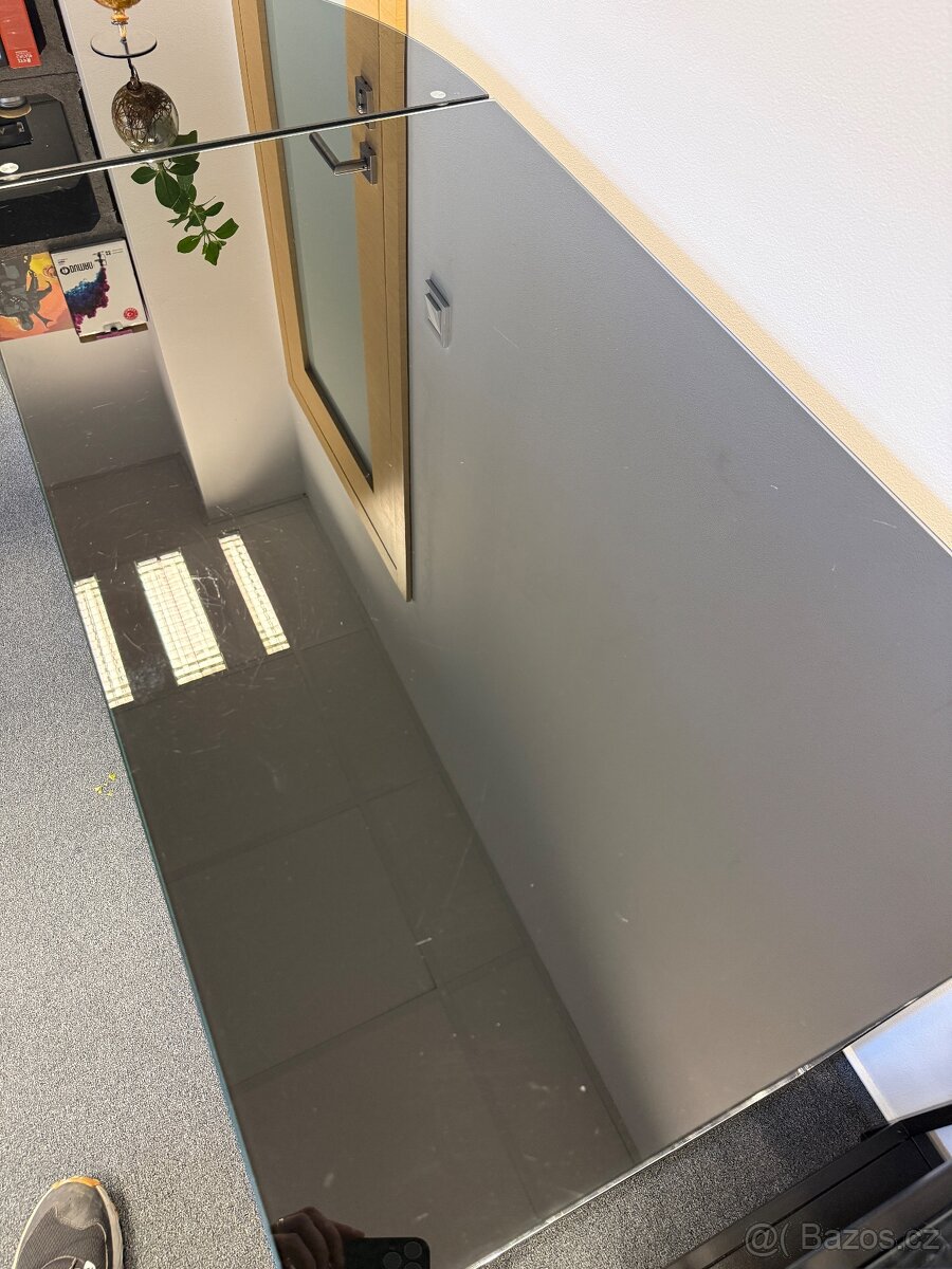 Skleněný rohový stůl - 4