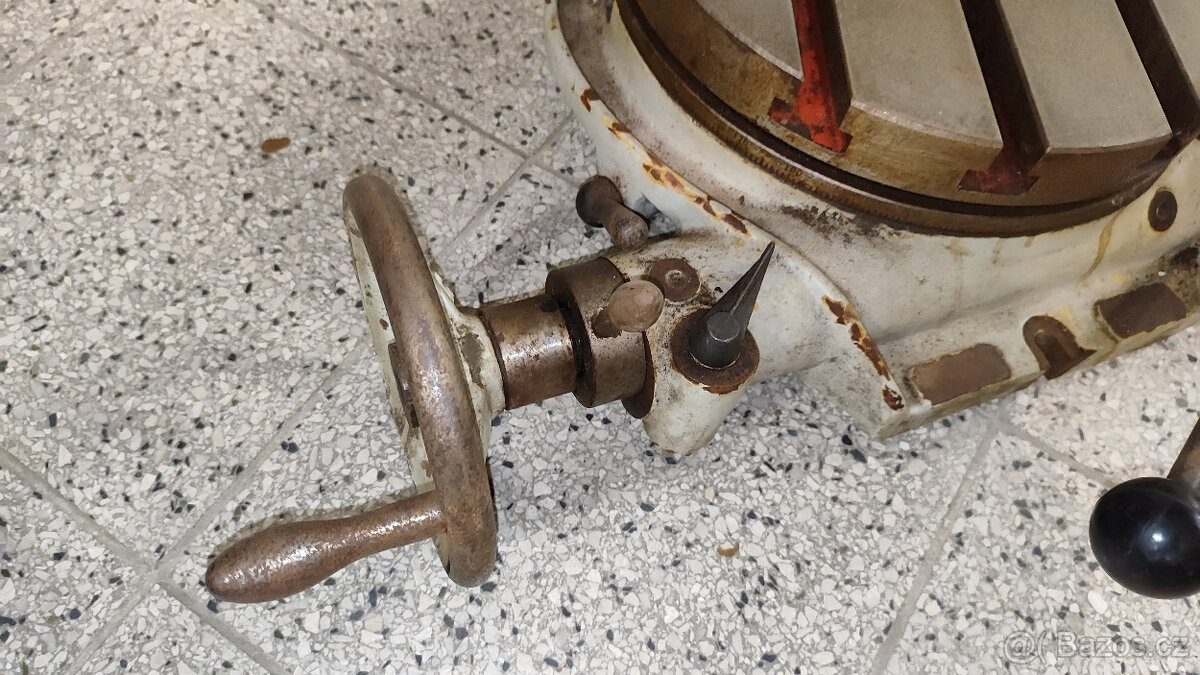 Otočný stůl na frézku, vrtačku a pod. 320mm - 4