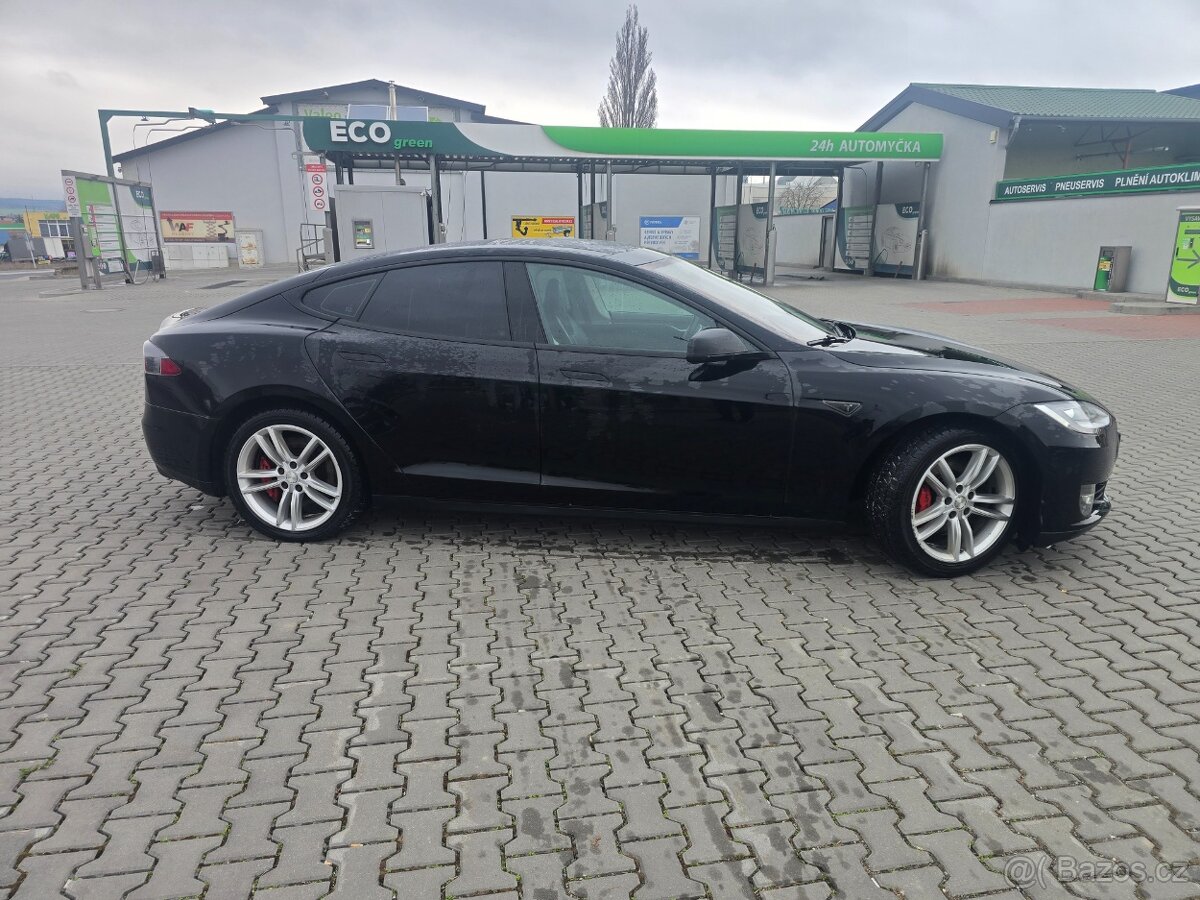 Tesla Model S P85 Free Supercharger - 4