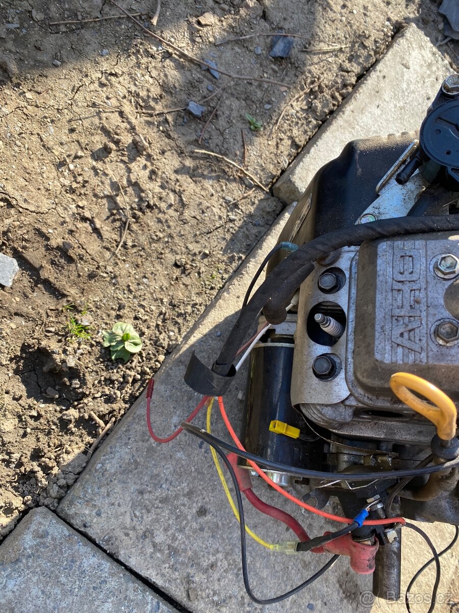 Prodám motor Vanguard 23hp - 4