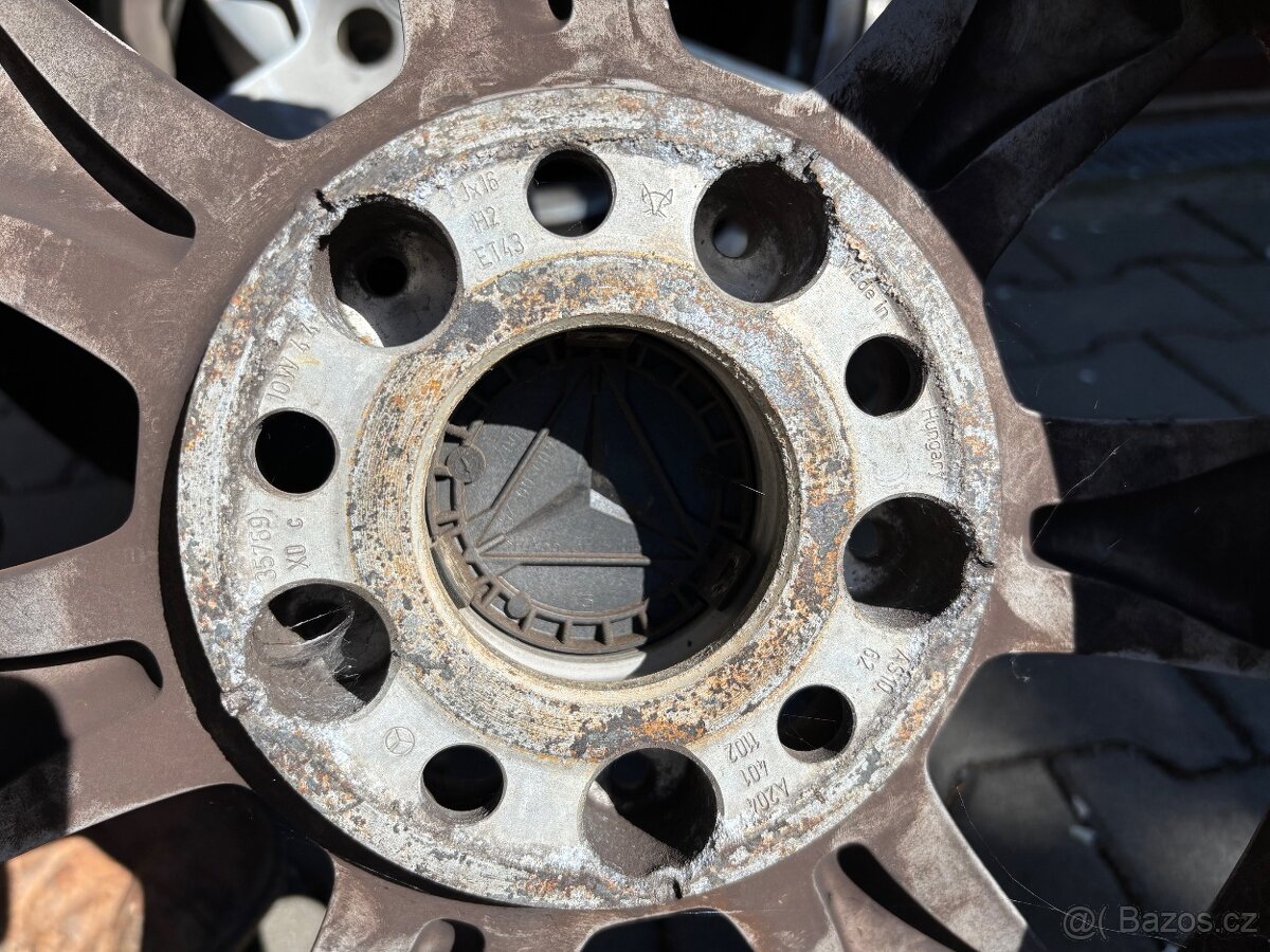 Kola Mercedes CLK - 4