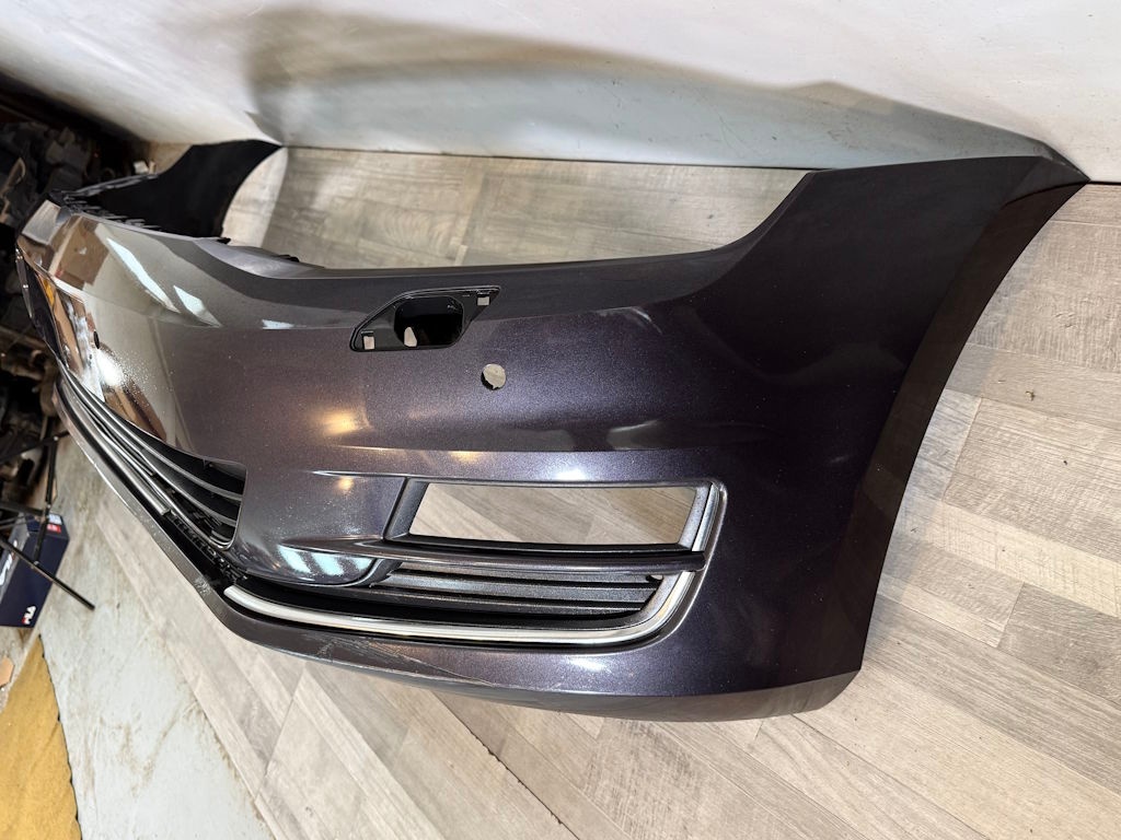 VW GOLF 7 - 2012-2016 - nárazník OST + 4xPDC - 5G0807221 - 4