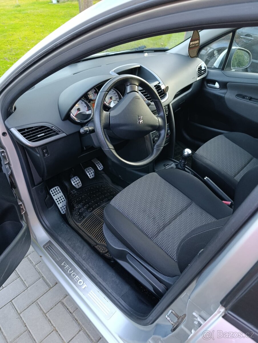 Peugeot 207 s benzínovým motorem 1.4 VTi - 4