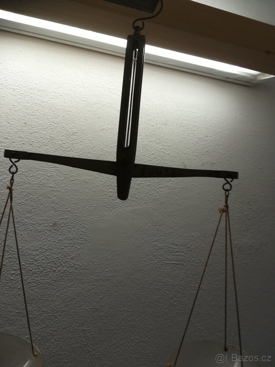 Starožitná závěsná váha misková - 4