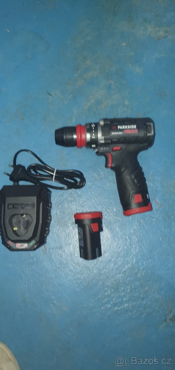 Sada s aku vrtacím šroubovákem - 4