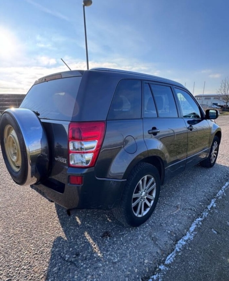 Suzuki Grand Vitara 2.4 benzin LPG 4x4 - 4