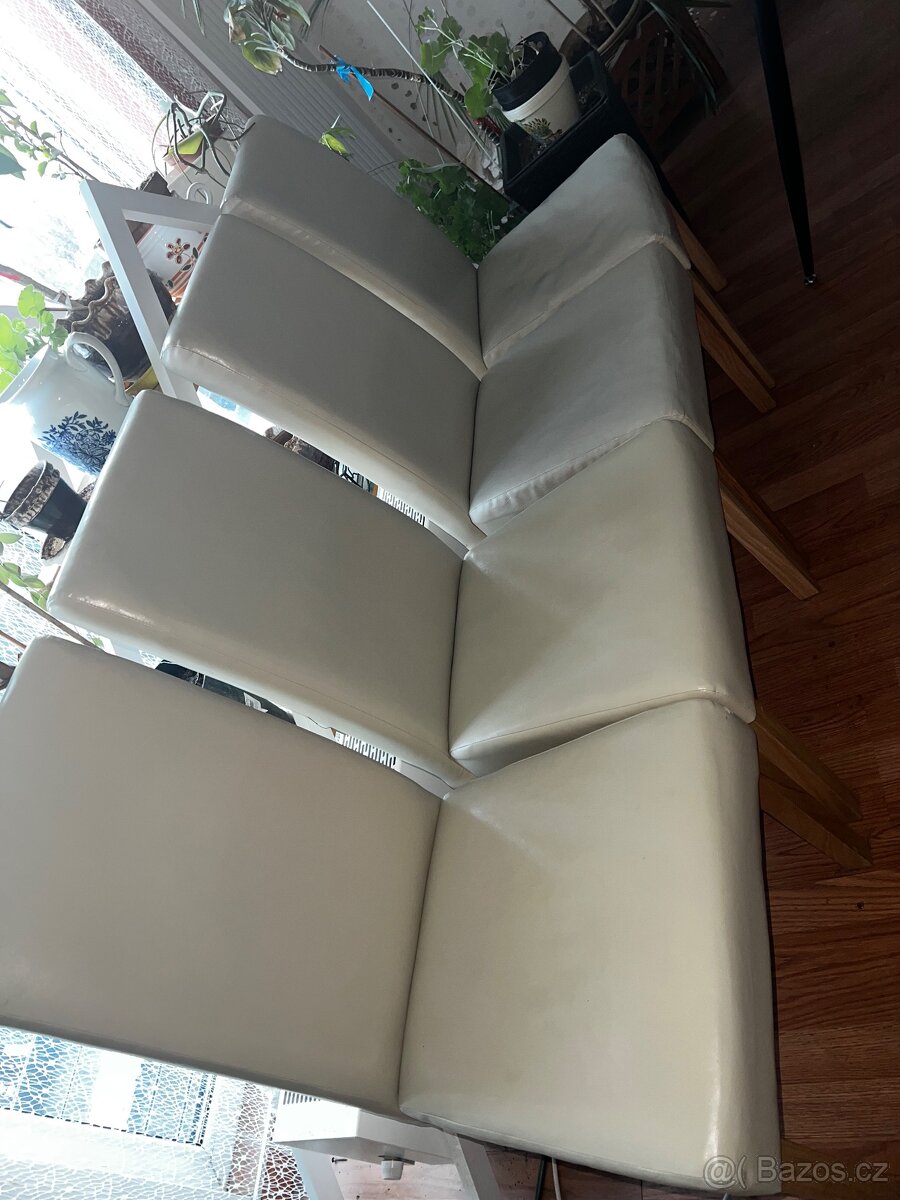 Prodám jídelní stůl i s židlemi - 4