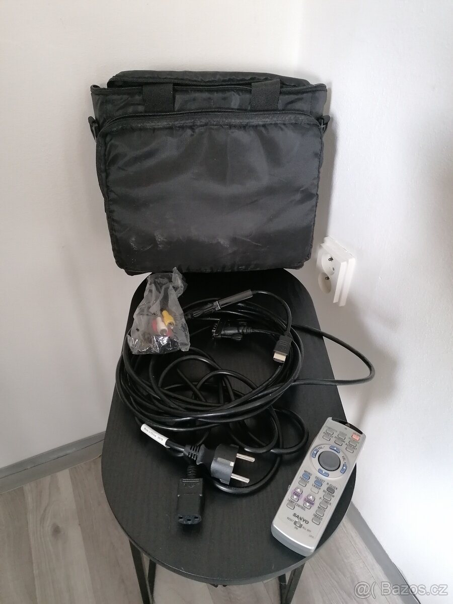 Projektor Sanyo PLC - XU87 - 4