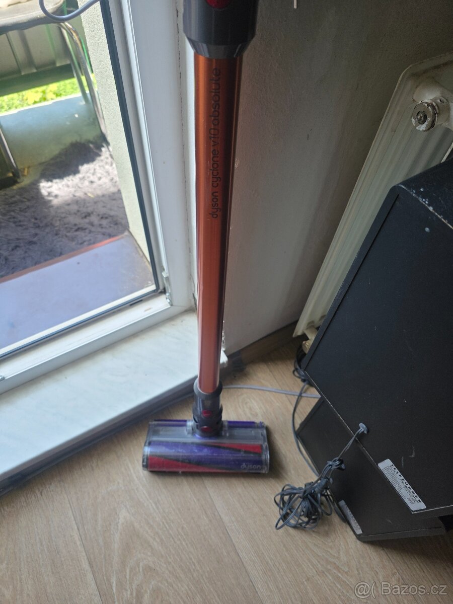 DYSON V 8 ABSOLUTE - 4