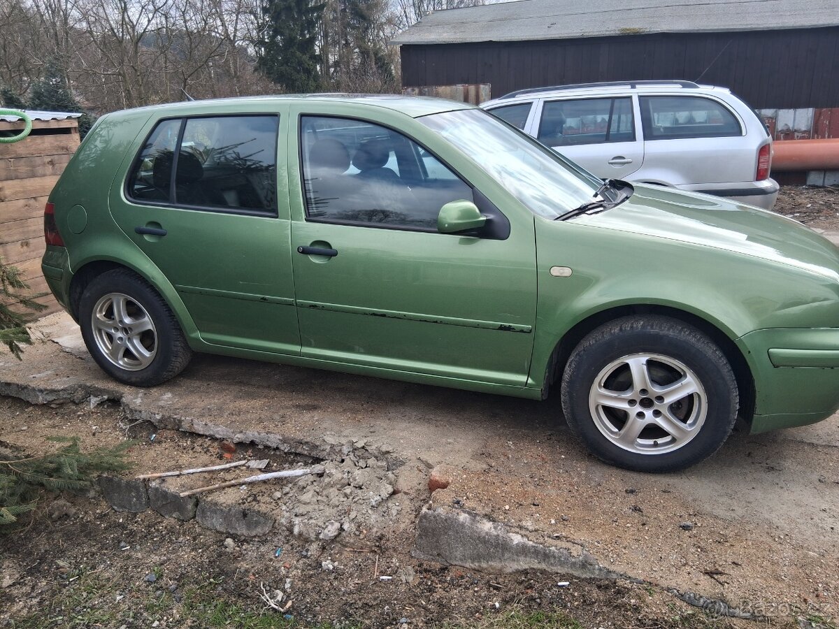 Golf 4 - 4
