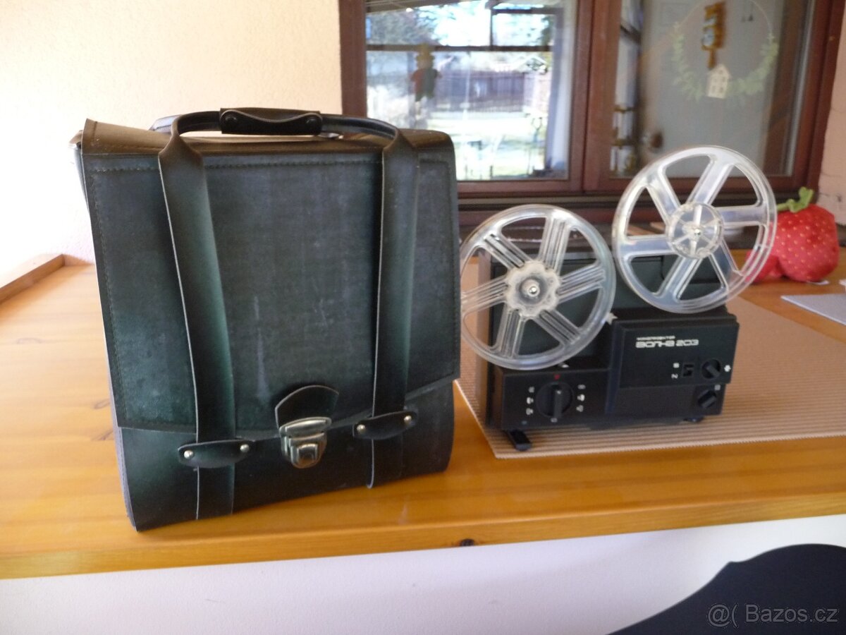 Prodám novou promítačku 8 mm - 4