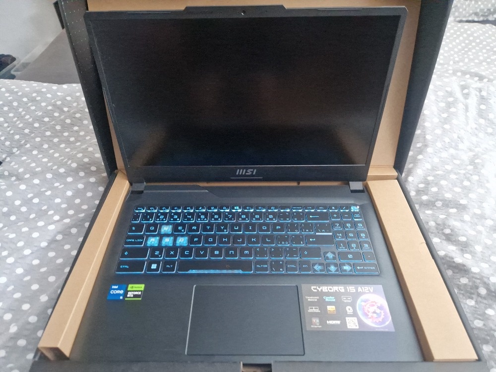 MSI Cyborg 15 A12VE-081CZ - herní notebook - 4