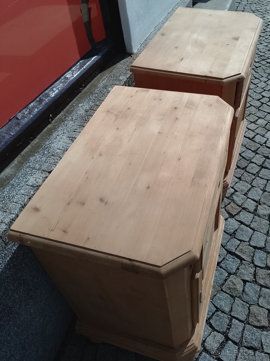 Mohutné celo masivní noční stolky - 2 ks - 4