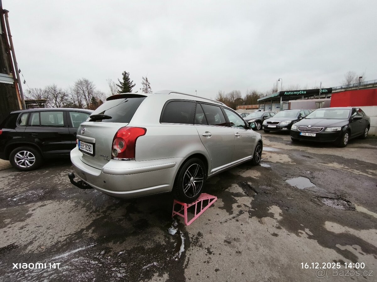Toyota Avensis 2.0D-4D 93kW, Aut.klima, servisované, tažné - 4