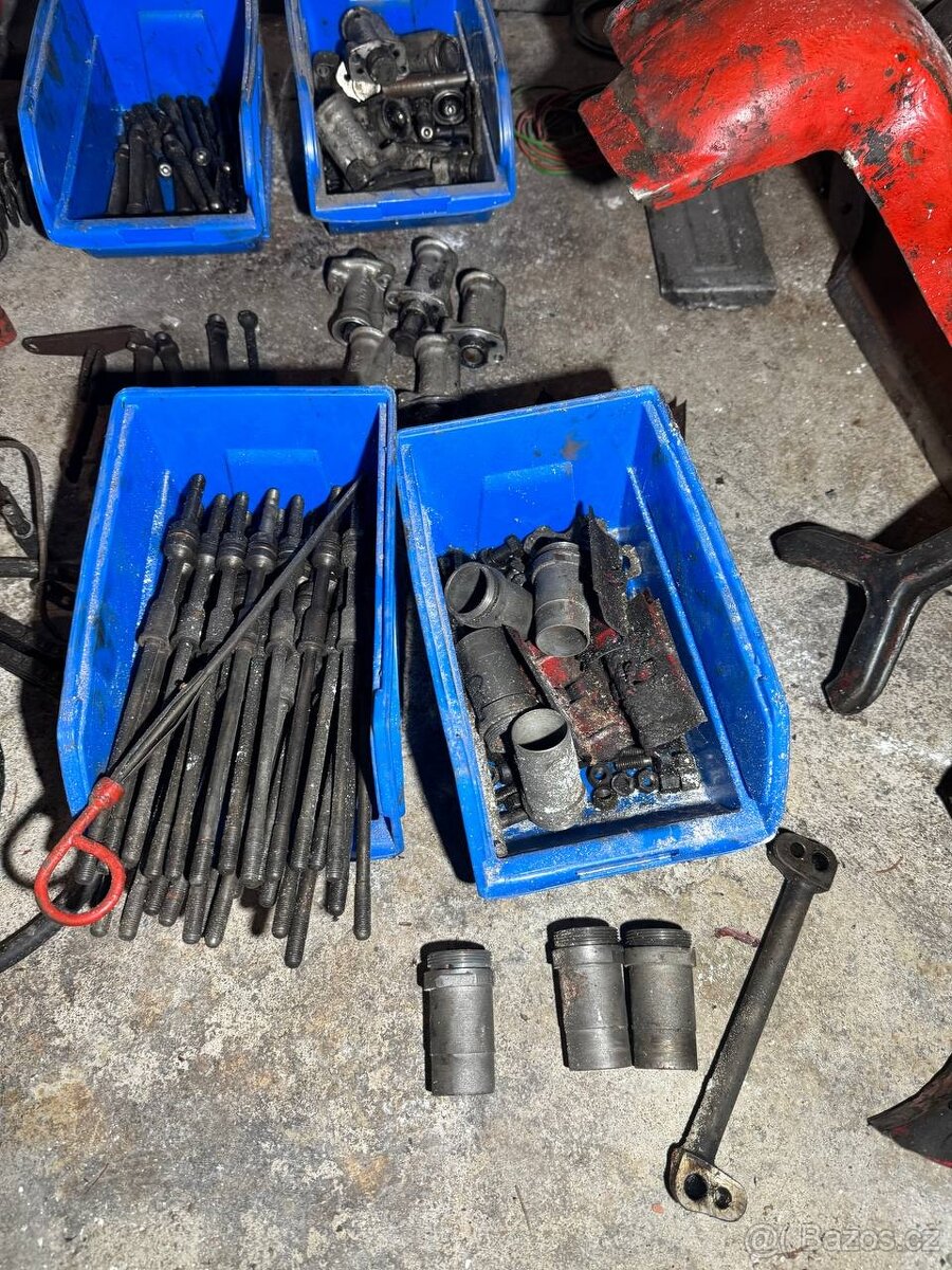 TATRA 603 náhradní díly - 4