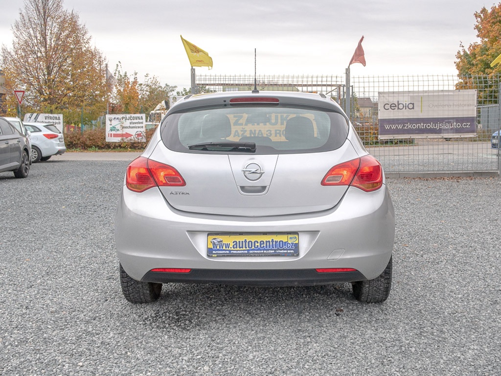Opel Astra ČR 1.6i 16V 1 majitelka - 4