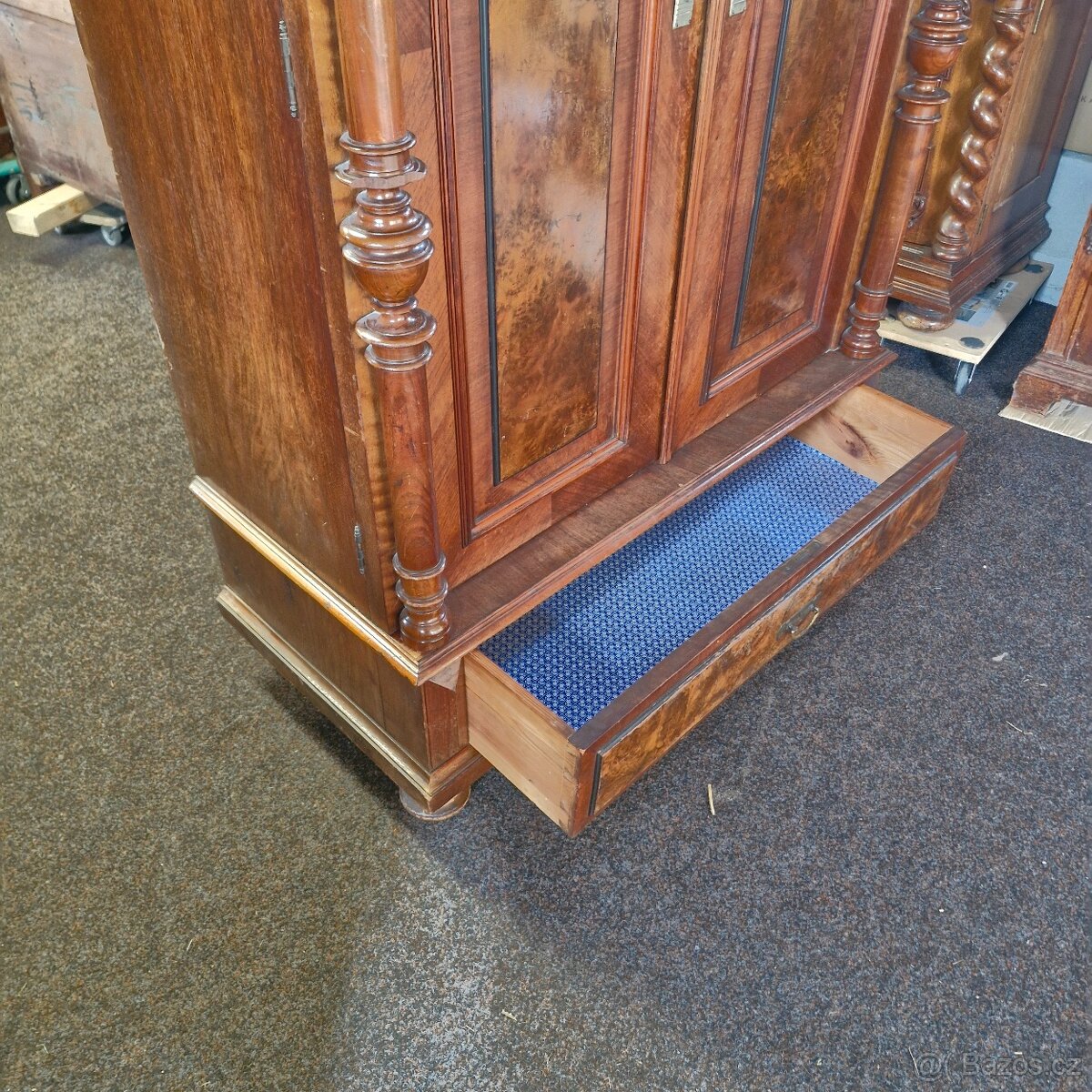 Starožitná skříň- komoda - 4