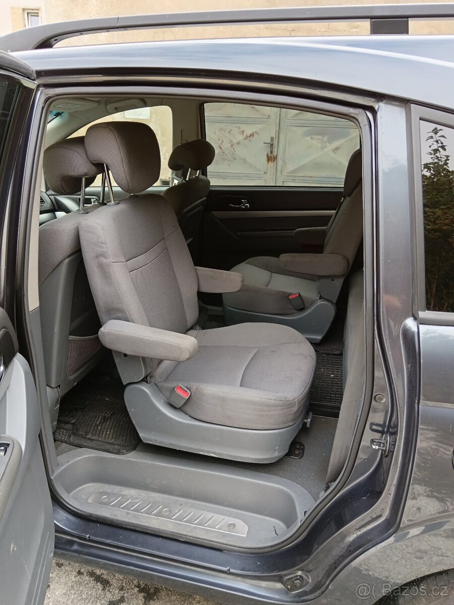 SsangYong Rodius - 4