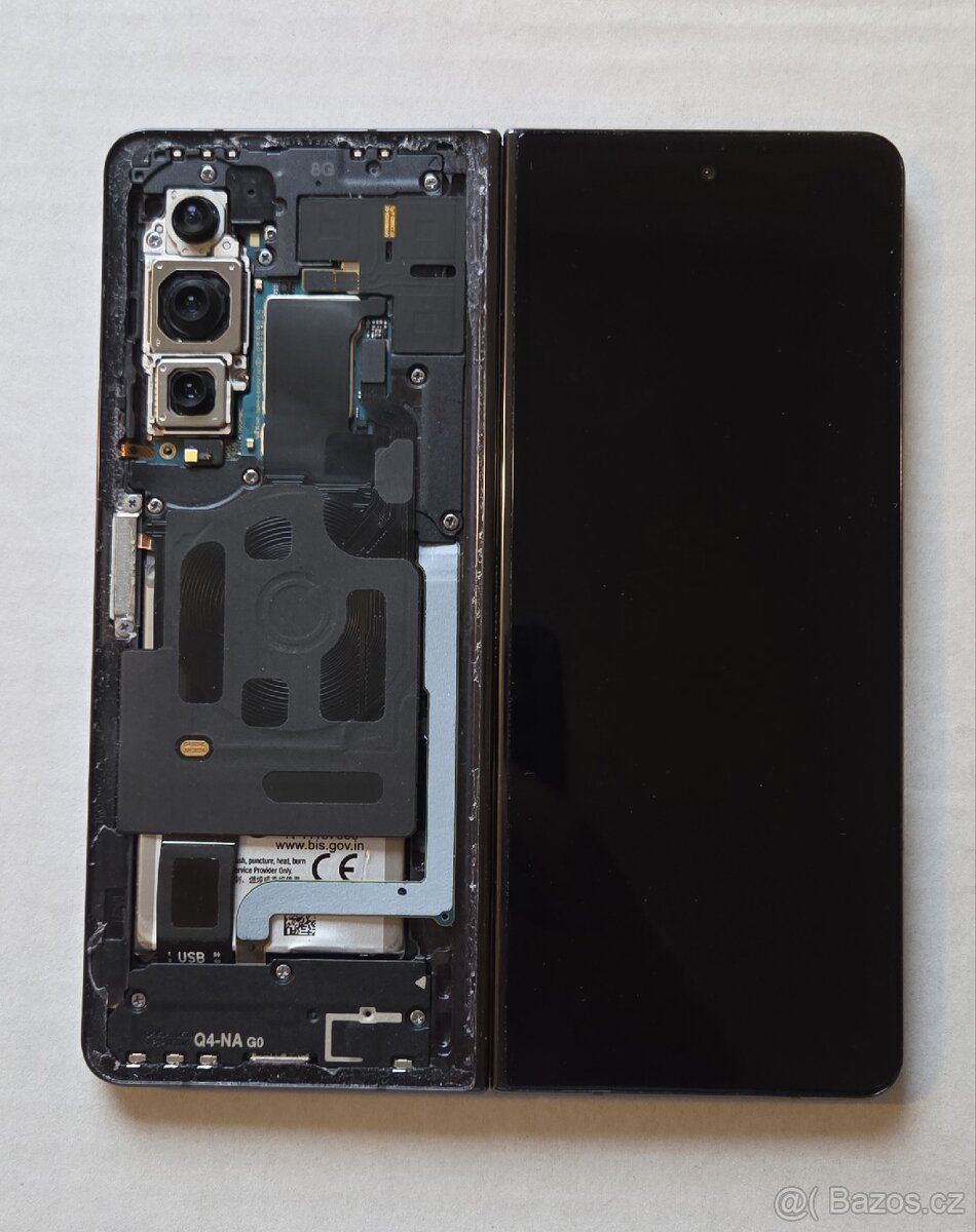 Samsung Galaxy Z Fold 4 poškozený - 4