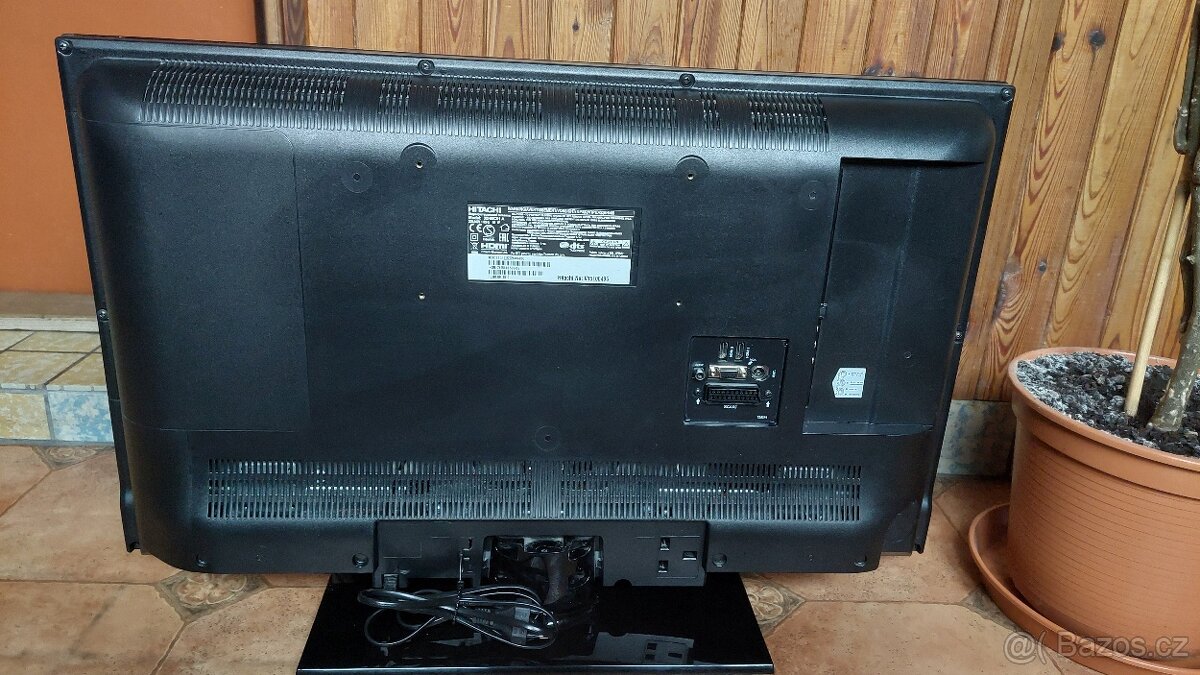 Hitachi 32" - 4