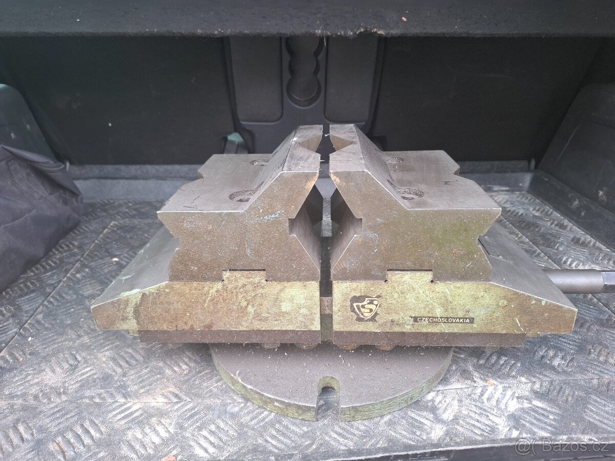 Velky prizmaticky svěrák - 4