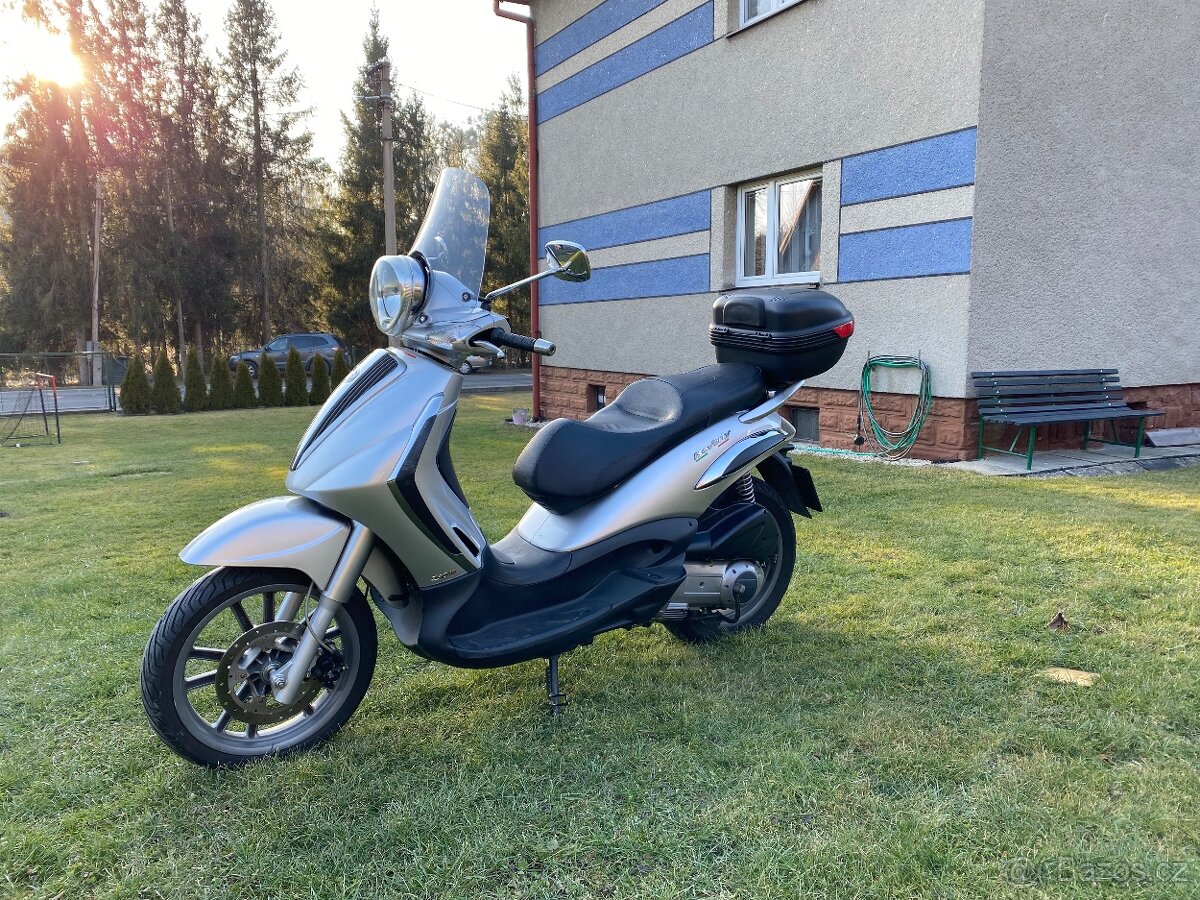 Piaggio Beverly 250ie Tourer - 4