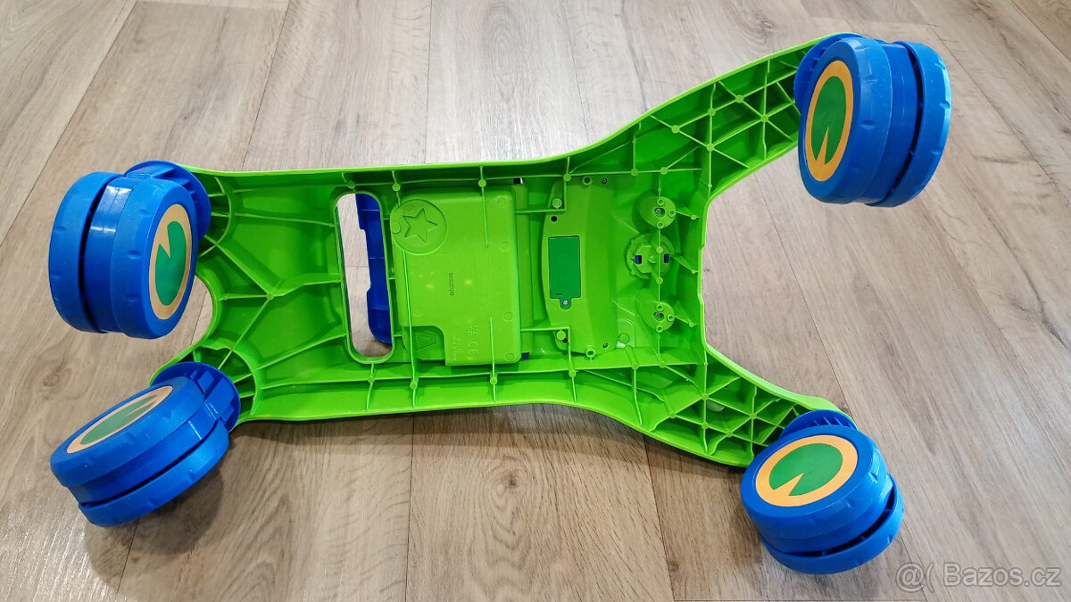 odrážedlo Tiny Town - otočná kolečka 360° - 4