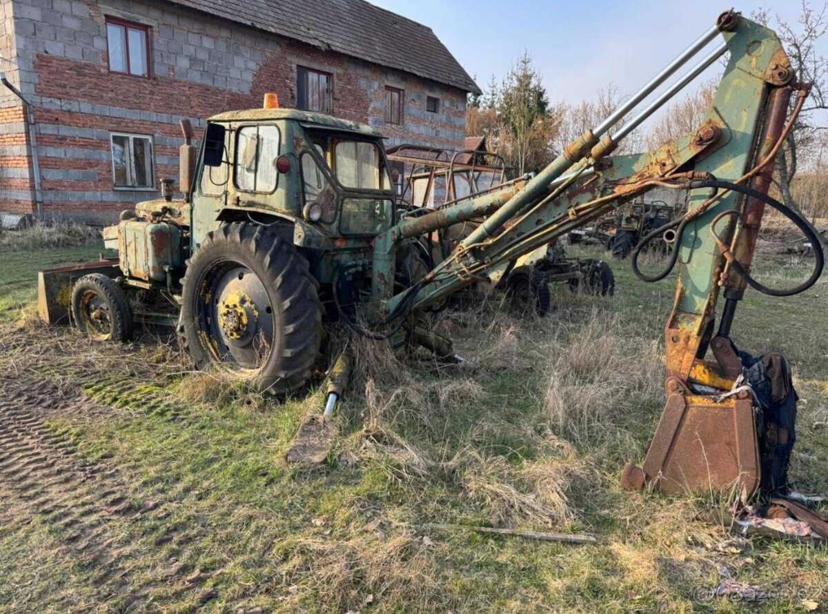 Traktorbagr Bělorus - 4