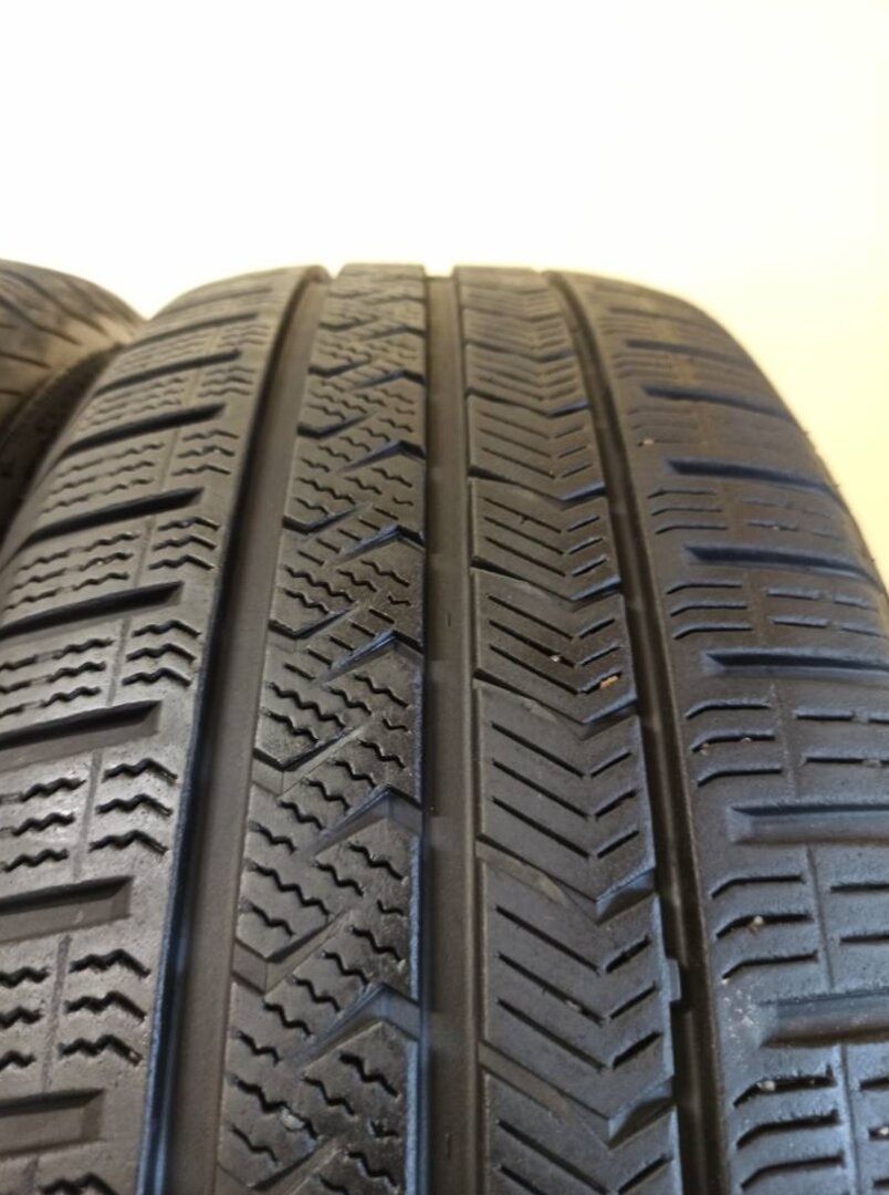 Vredestein 215/60 R17 96H 5,5mm - 4