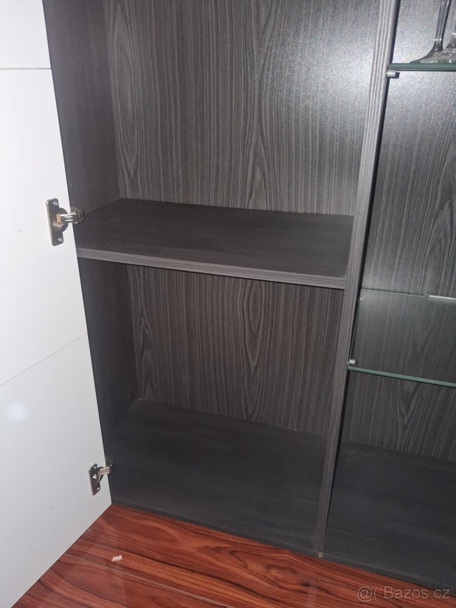 Vysoká skříň s osvětlením - 4