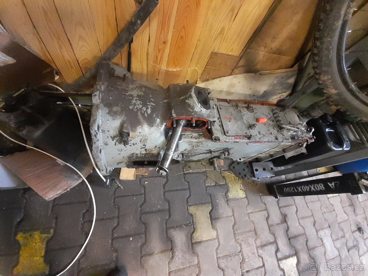 Převodovka zetor 6718 a má ještě nasobič - 4