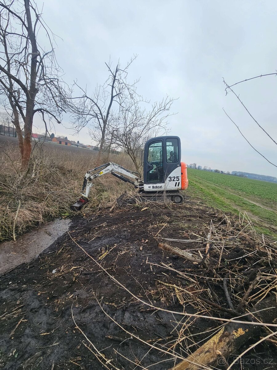 Bobcat 325 - 4