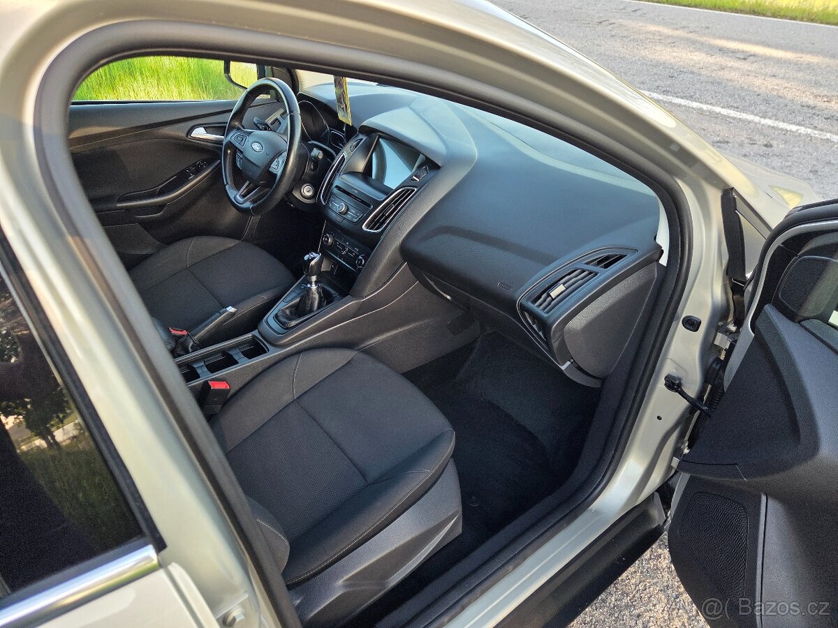 Ford Focus KOMBI - BENZÍN - KUP ČR - 96tis/KM - 2017 - 4