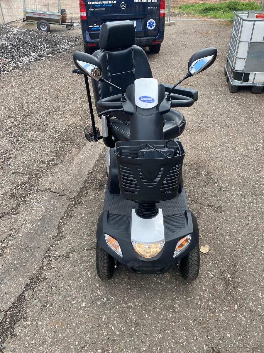 Skútr pro seniory - Invacare Orion Plus - velká sedačka - 4