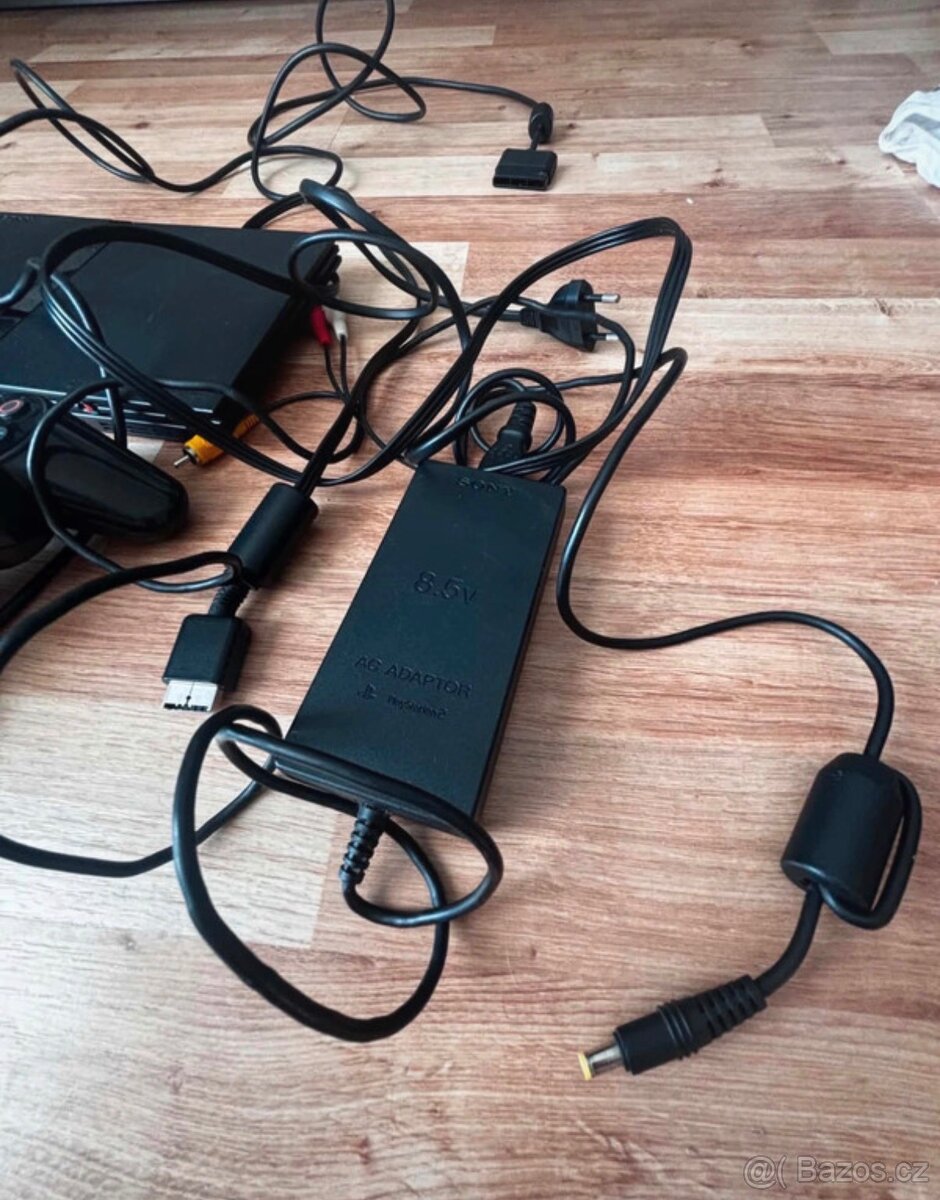 Prodám PlayStation 2 + 2 hry - 4