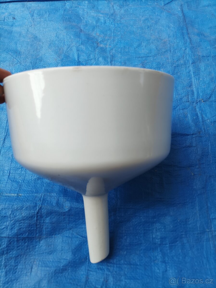 Porcelánový trychtýř - sítko, průměr 21 cm - 4