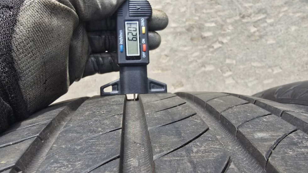 Letní pneu 235/50/19 Michelin - 4