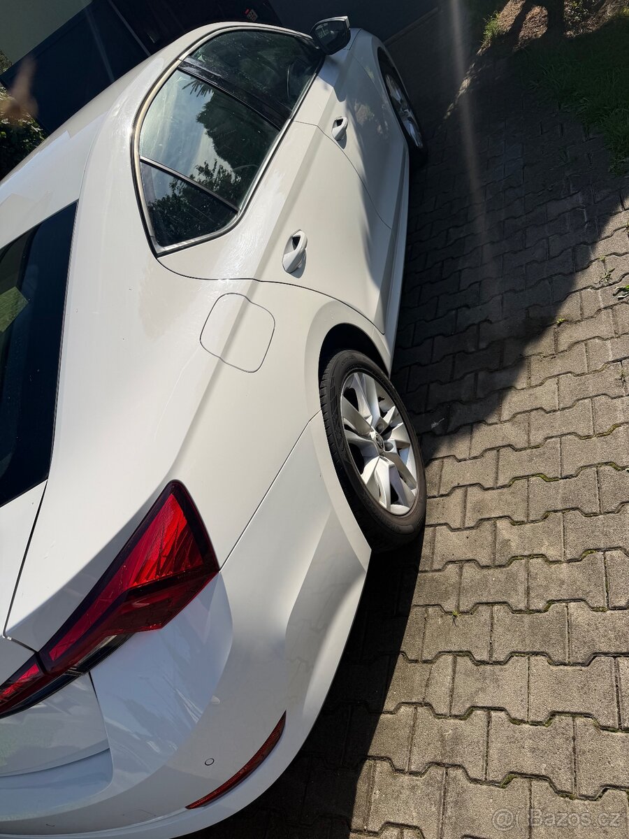 ŠKODA OCTAVIA IV 1.5 TSI 110 kW AMBIENTE - 4