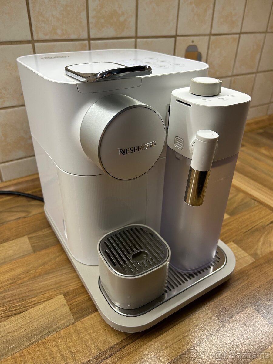 Kávovar Nespresso Lattissima - 4