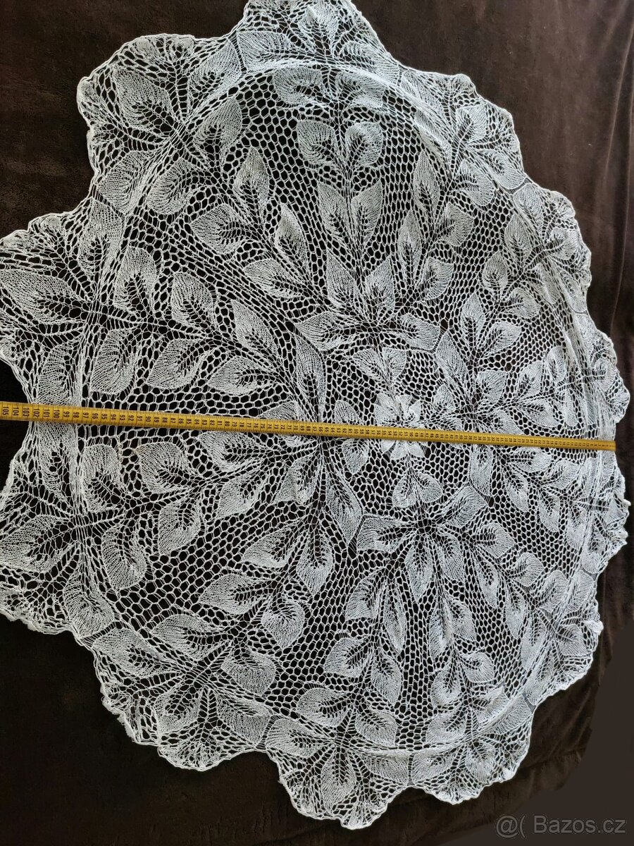 Ručně háčkované ubrusy v bílé a krémové barvě - 4