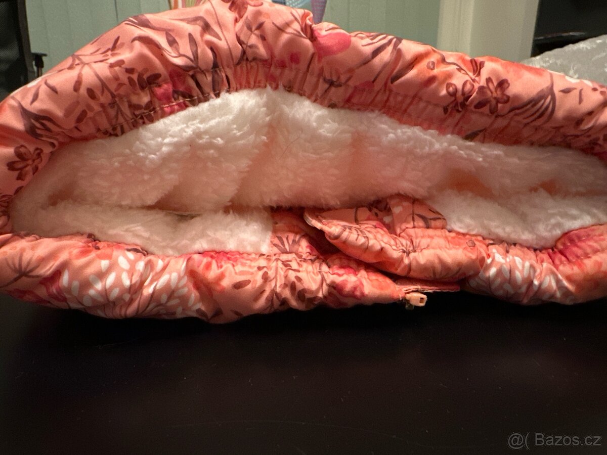 dětská bunda zimní vel. 6-9měsíců, rukavice - 4