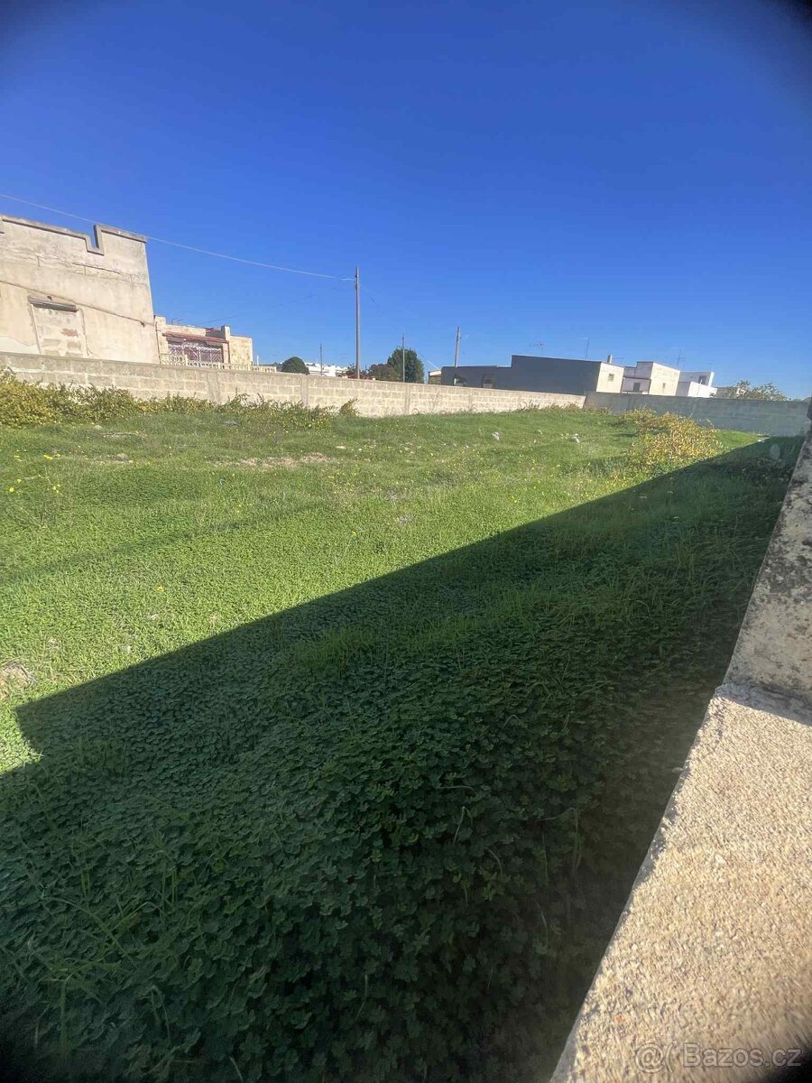 Krásný pozemek cca 600 m² jen cca 700 m od pláže v IT - 4