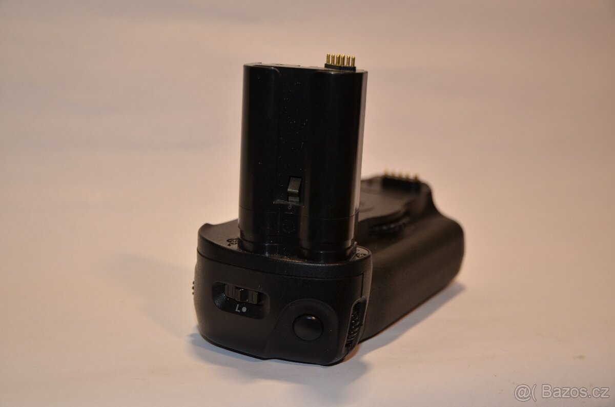 Nikon MB-D100 - Battery grip - 4