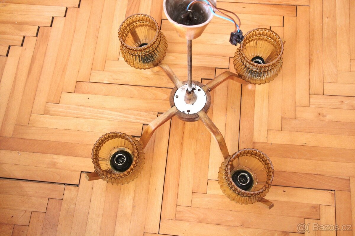 Čtyřramenný vintage lustr s dřevěnými rameny - 4