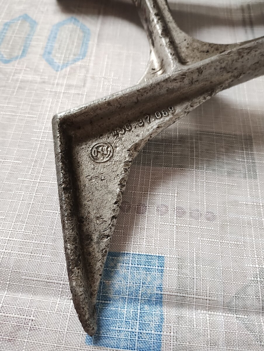 Prodám originální stojan na jawa 250/353 ve výborném stavu - 4