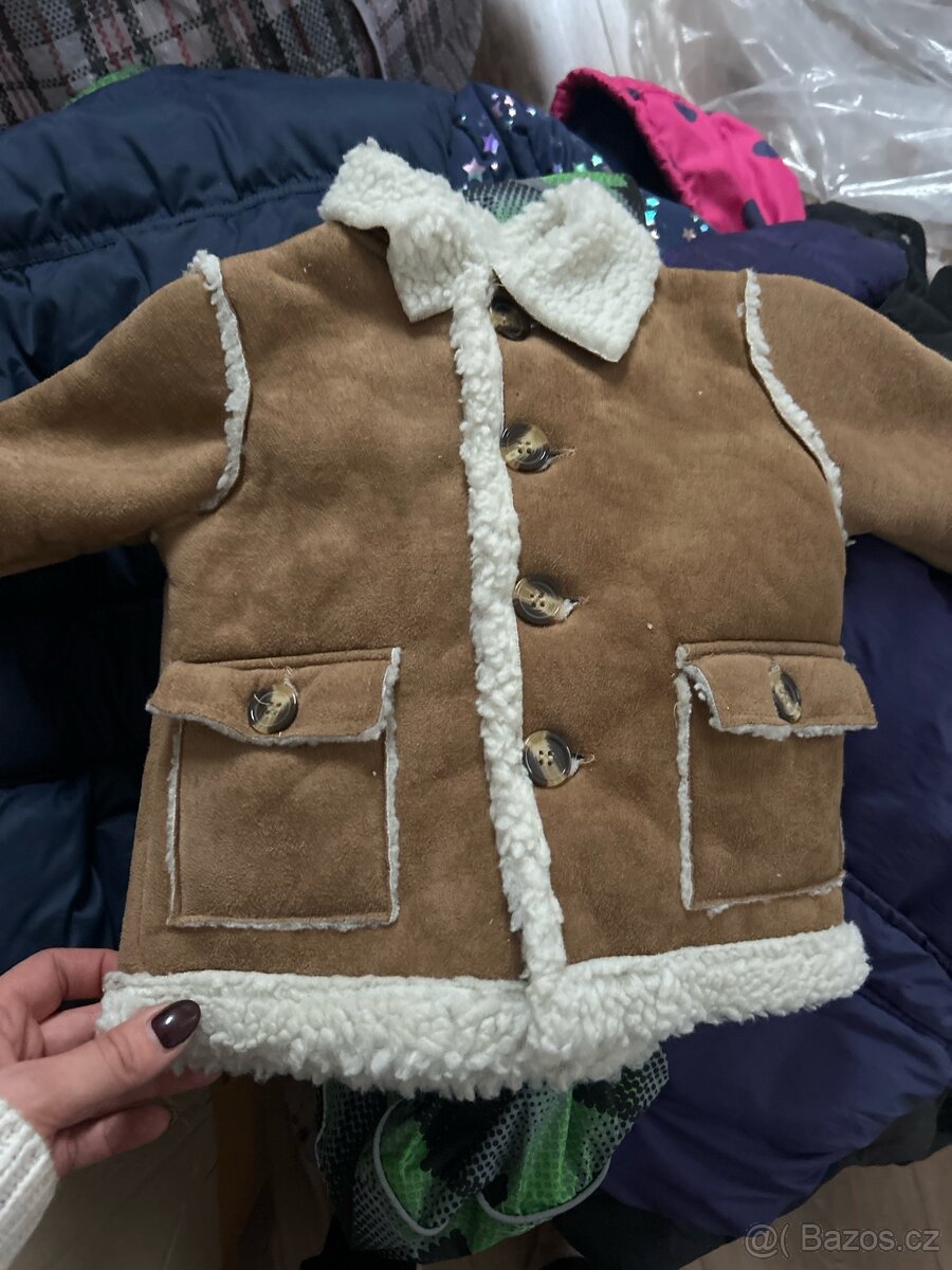 Velká krabice bundy+ vesty - 4