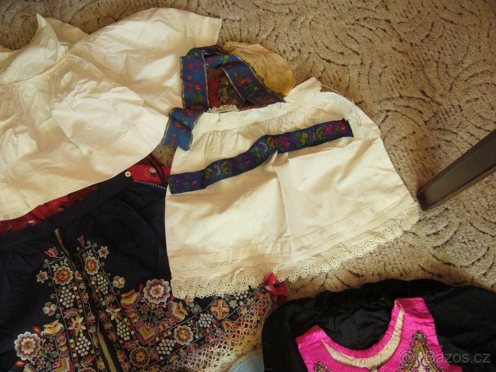 PRODÁM DÍVČÍ LIDOVÝ KROJ - 4