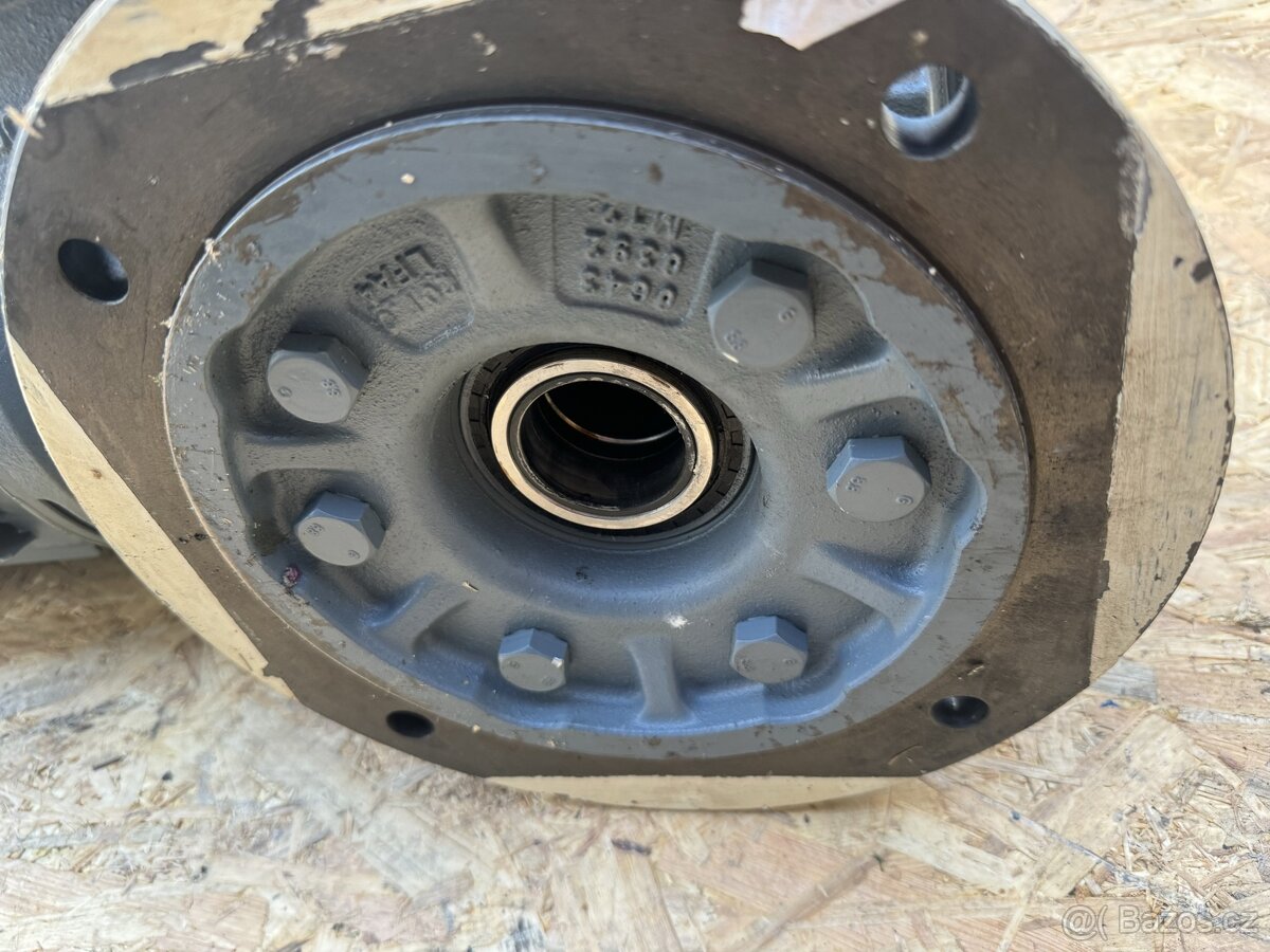 ELEKTROMOTOR S PREVODOVKOU 125 ot/min - 4