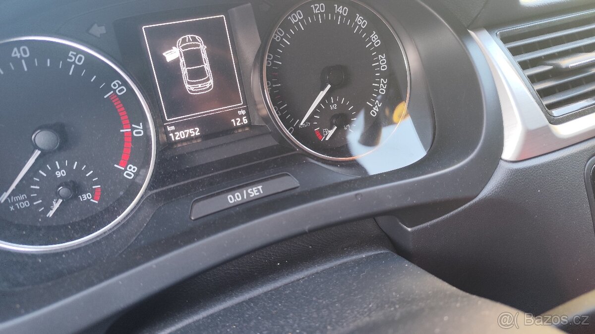 Škoda Rapid liftback. Motor EA211 1,2 TSI - 4