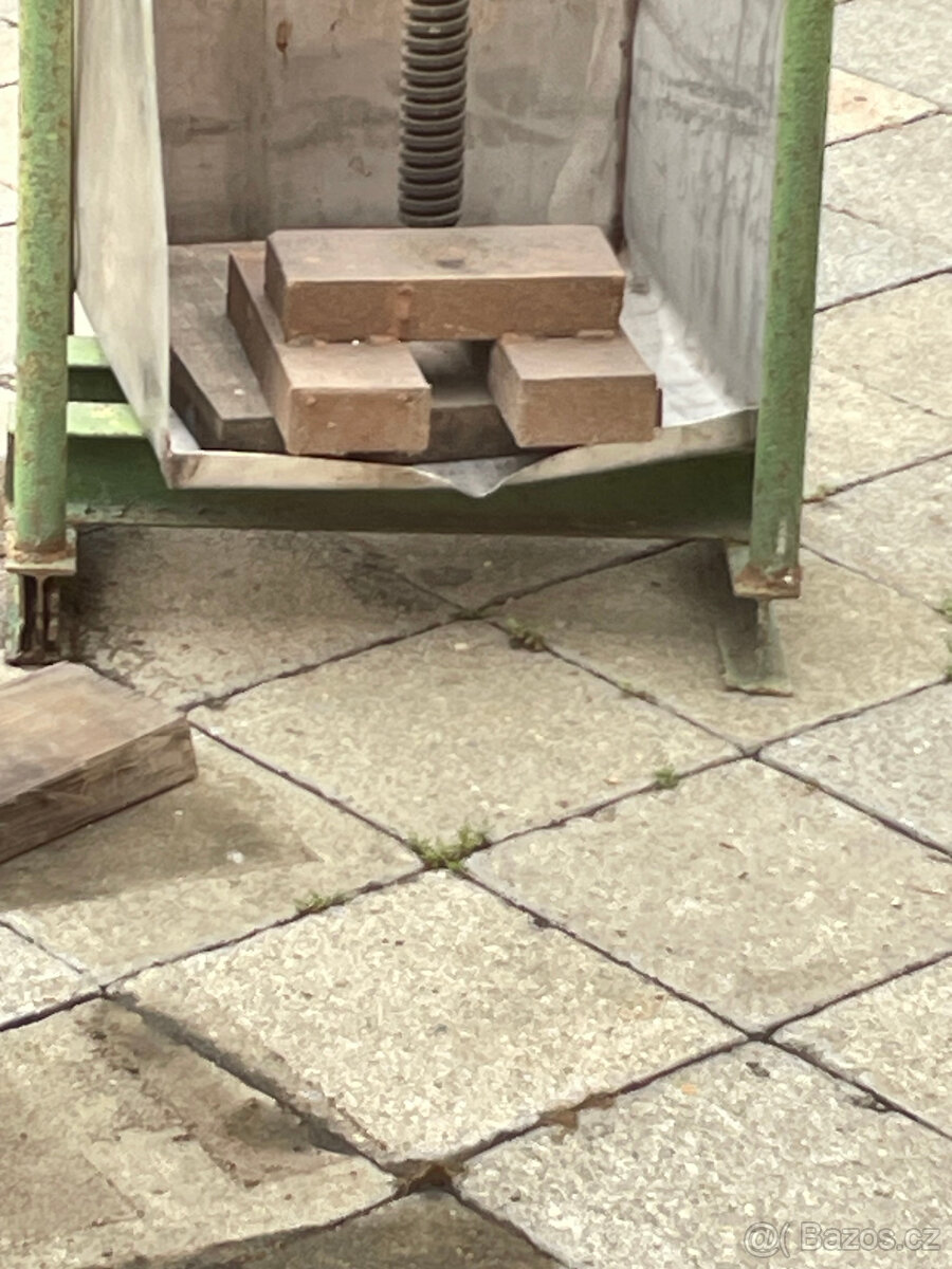 mechanický lis na ovoce - 4